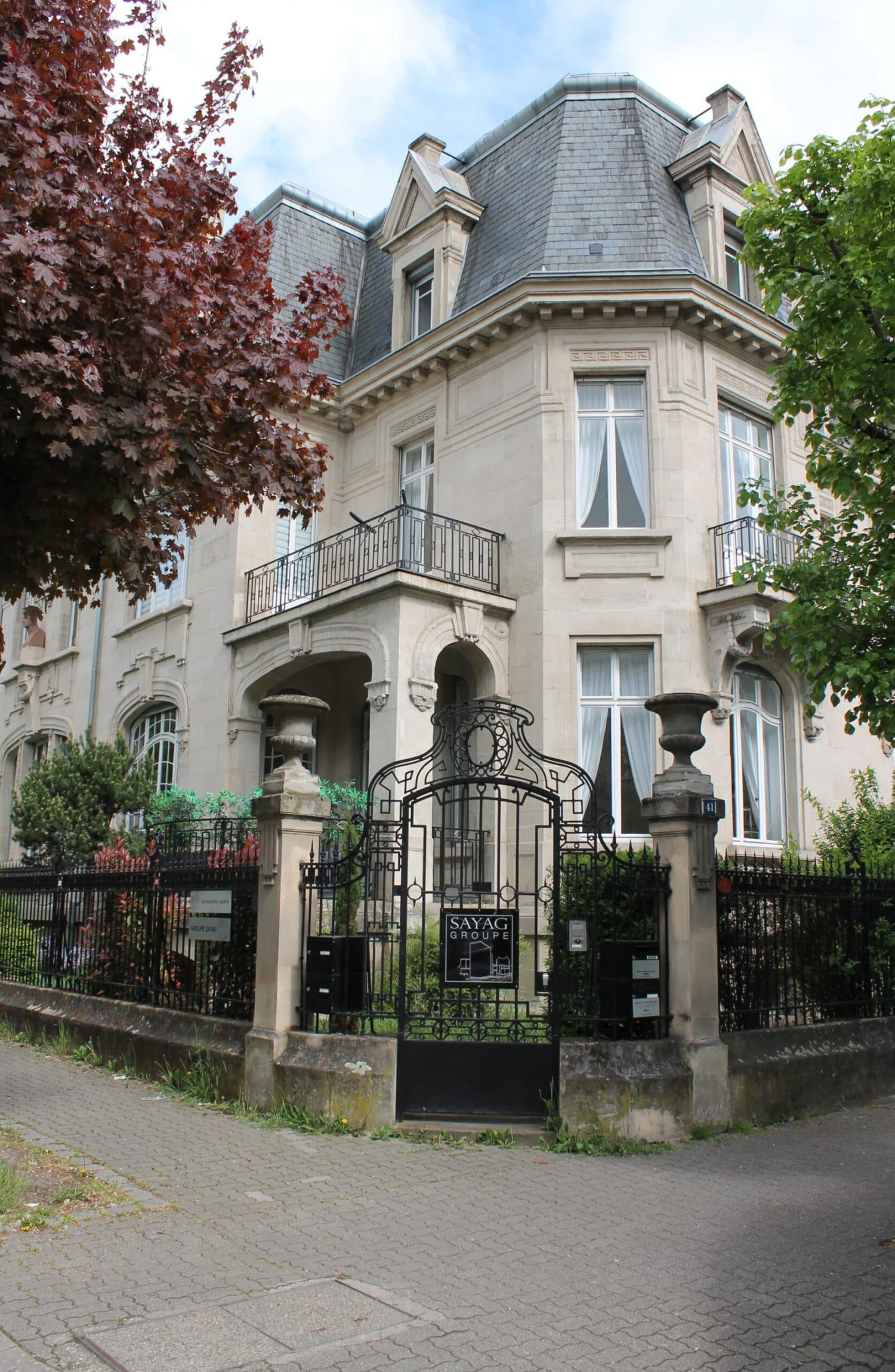 Devanture de l'immeuble du Groupe Sayag, avenue de la roberstau à strasbourg